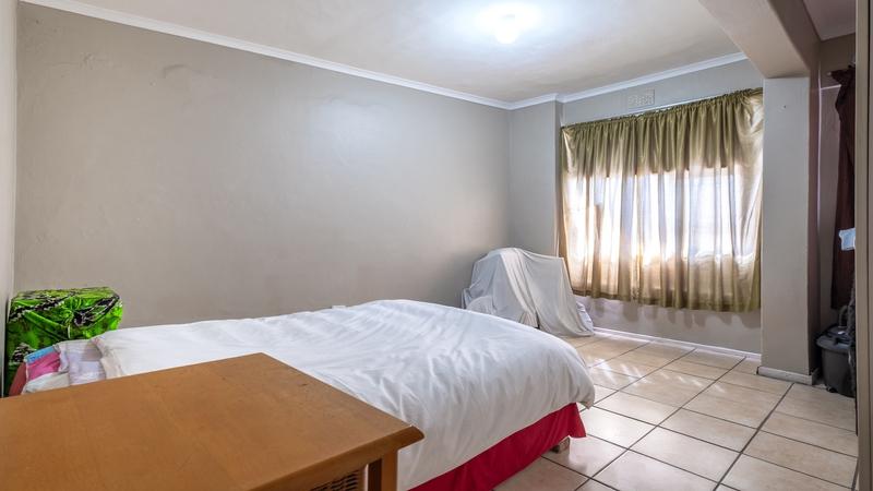 6 Bedroom Property for Sale in Kensington Western Cape